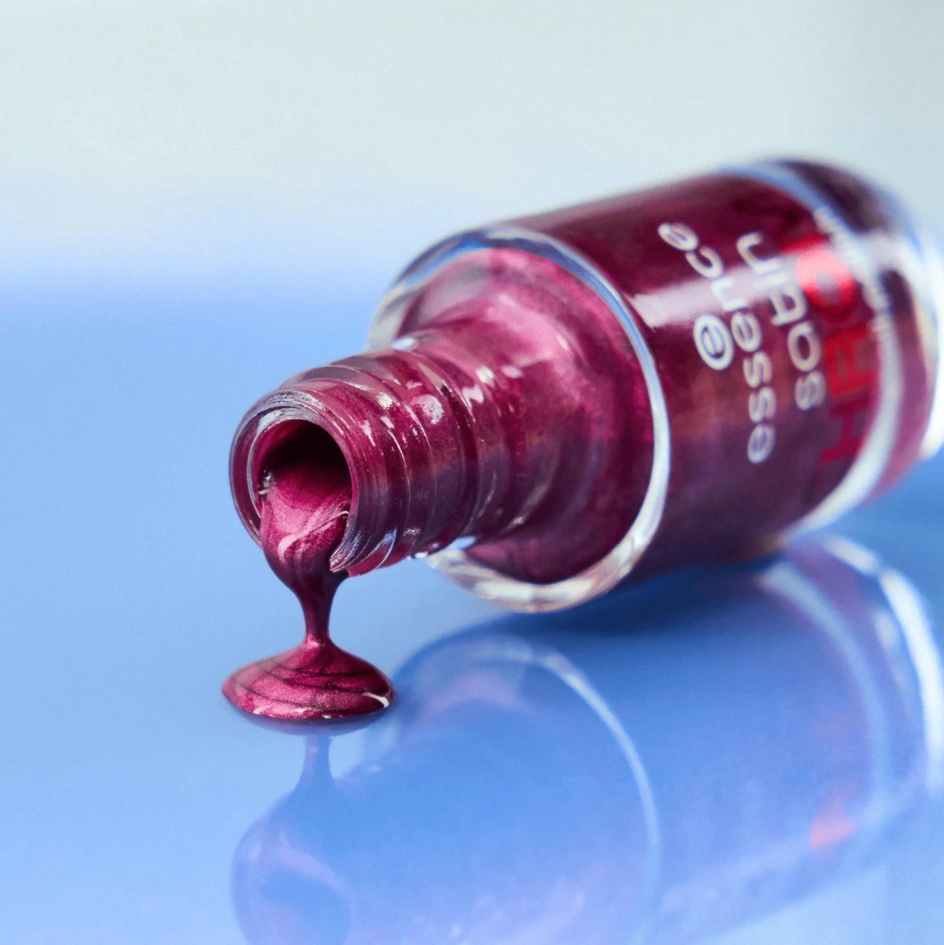 essence satin CHROME smalto unghie 03 - Meta Maroon Hot