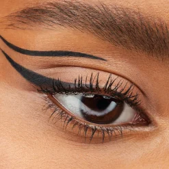 essence STAY & PLAY eyeliner in gel 01 - Black Raven New