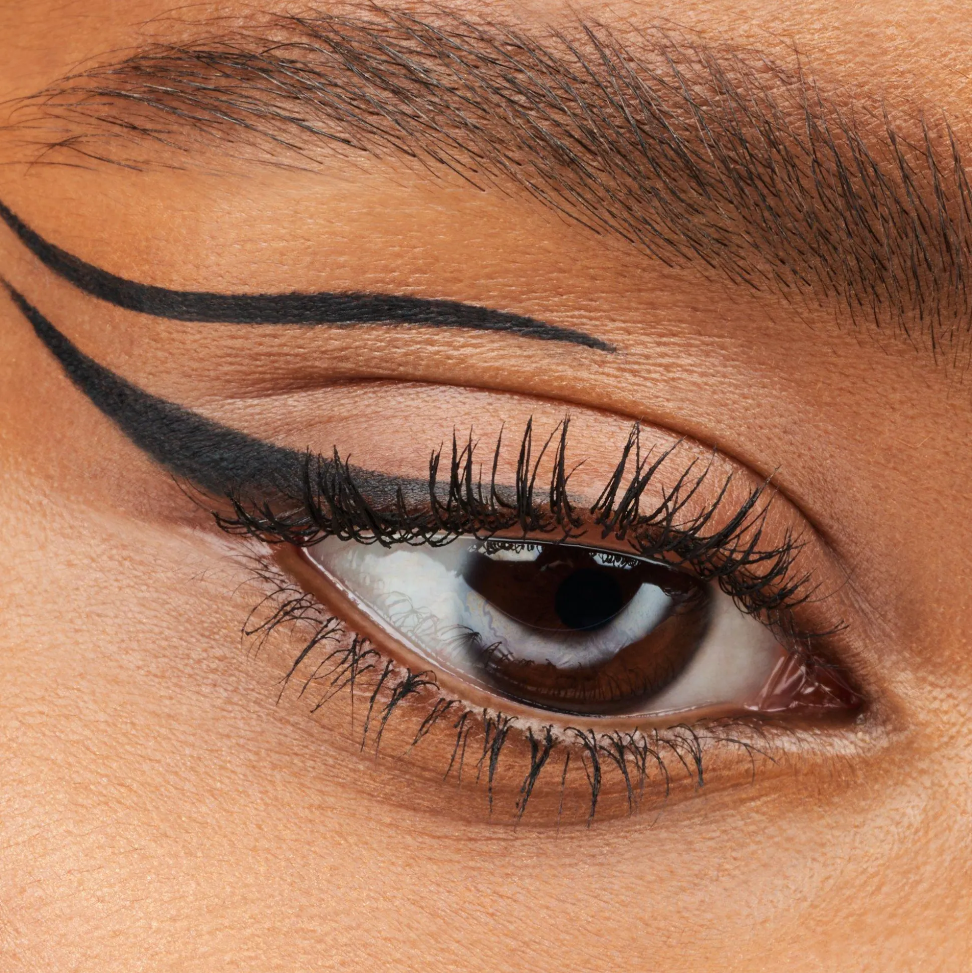 essence STAY & PLAY eyeliner in gel 01 - Black Raven New